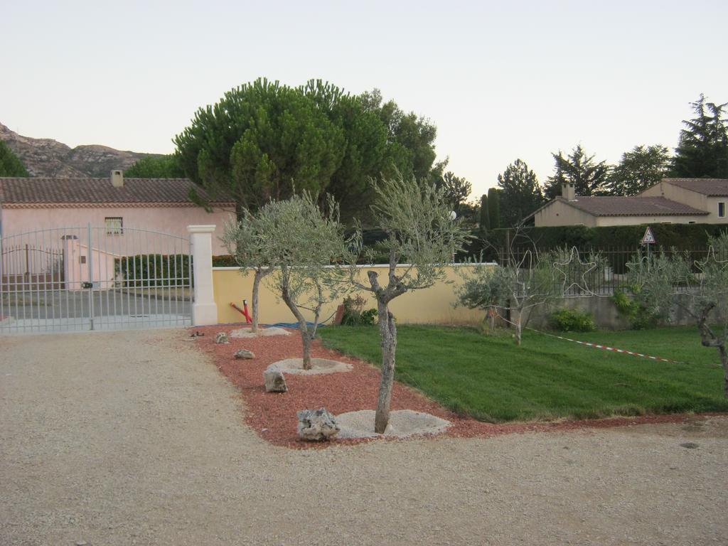 Le Jardin Des Tourterelles Vila Robion en Luberon Exterior foto