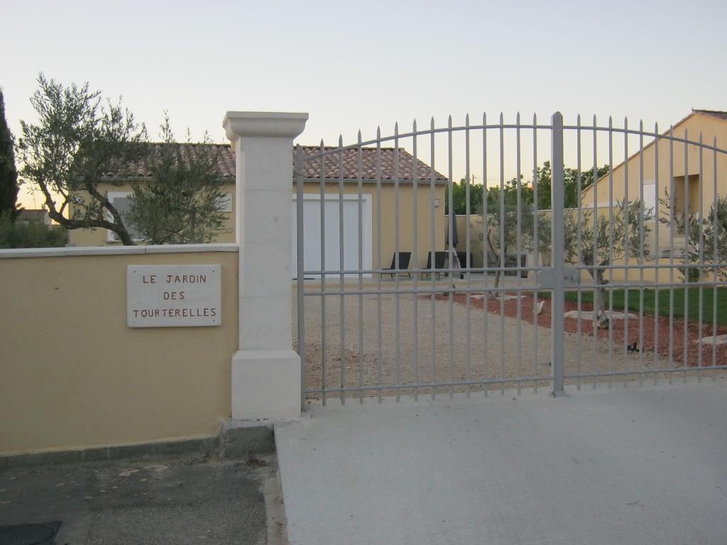 Le Jardin Des Tourterelles Vila Robion en Luberon Exterior foto